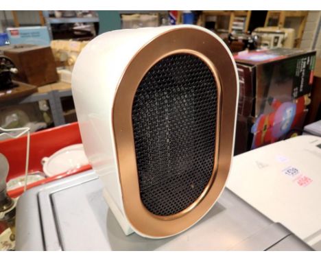 Electric fan 1200w bronze effect. All electrical items in this lot have been PAT tested for safety and have passed. This does