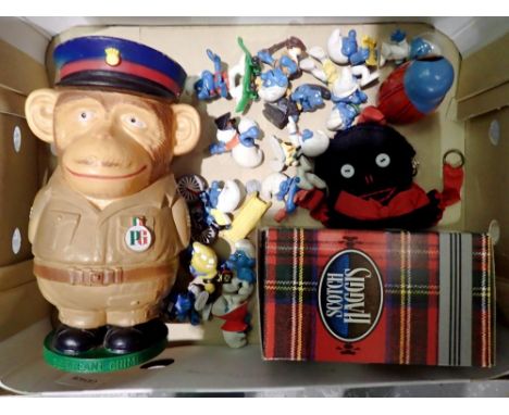 Mixed vintage toys, including Smurfs and a Scotch Haggis puppet. Not available for in-house P&amp;P 