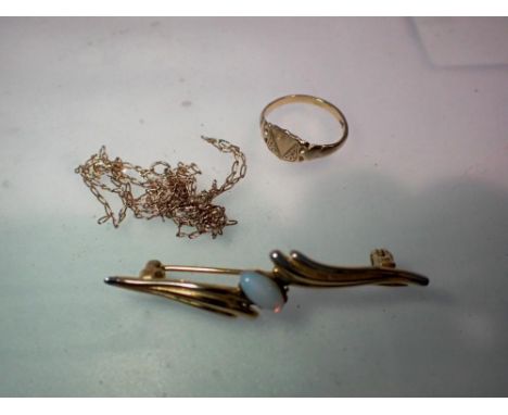 9ct gold chain and a small 9ct gold ring with a yellow metal opal bar brooch. UK P&amp;P Group 1 (£16+VAT for the first lot a