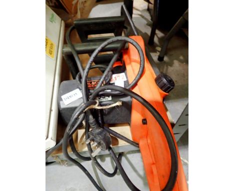 Black &amp; Decker electric chainsaw. All electrical items in this lot have been PAT tested for safety and have passed. This 