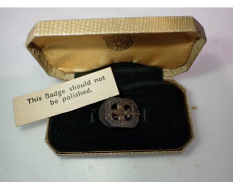 Hallmarked silver scouting badge. UK P&amp;P Group 0 (£6+VAT for the first lot and £1+VAT for subsequent lots) 