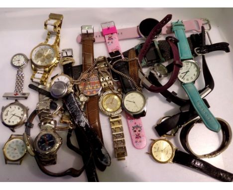 Box of mixed wristwatches. UK P&amp;P Group 1 (£16+VAT for the first lot and £2+VAT for subsequent lots) 