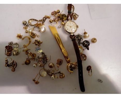 Mixed earrings and a ladies wristwatch. UK P&amp;P Group 1 (£16+VAT for the first lot and £2+VAT for subsequent lots) 