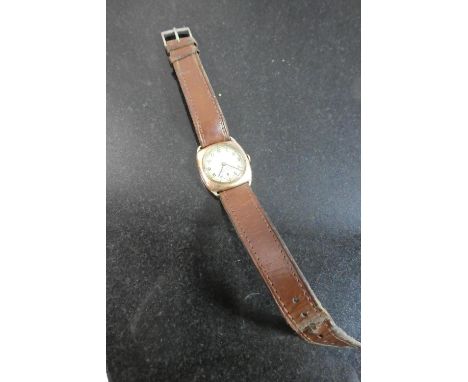 A 9ct Gold Vintage Wristwatch with Leather Strap 