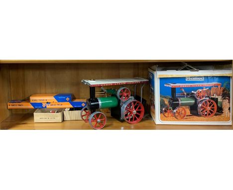 A Mamod steam tractor, with a small group of N gauge railway items etc.