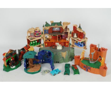 Mattel, Harry Potter, Polly Pocket  - An unboxed 2001 collection of Harry Potter in the style of Polly Pocket Play sets. Lot 