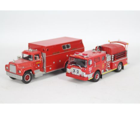 Code 3 Collectibles - Solido - 2 x FDNY Fire Trucks, Engine number 33 is a 1979 Mack CF 1000 gpm Pumper # 12582. It is one of