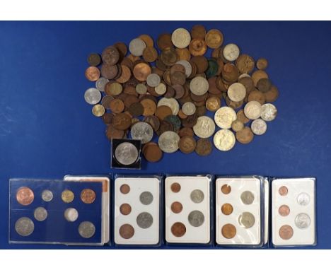 A quantity of pre-decimal and decimal coinage including: commemoratives, farthings, halfpennies, pennies through halfcrowns E