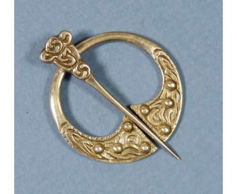 A Celtic Iona silver penannular brooch designed by Alexander Richie and made by Robert Alison, 3.6 cm diameter 