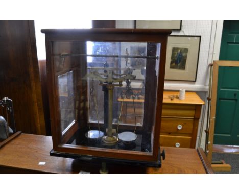 A set of Oertling scientific chainomatic scales, serial 37126, model 48gc, 200g max, cased