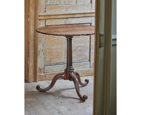 AN EARLY GEORGE III MAHOGANY 'PIE CRUST' TRIPOD TABLE IN THE MANNER OF THOMAS CHIPPENDALE, CIRCA 1760 71cm high, the top 74cm