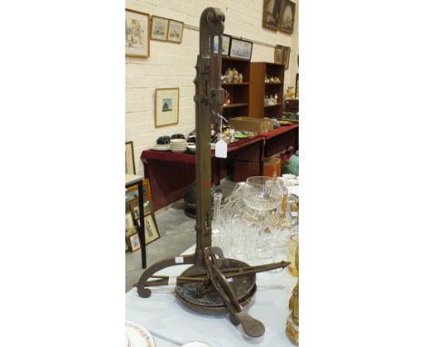 A vintage set of W & T Avery Ltd balance pan scales on stand, to weigh 10lb, patent no.24269-06.