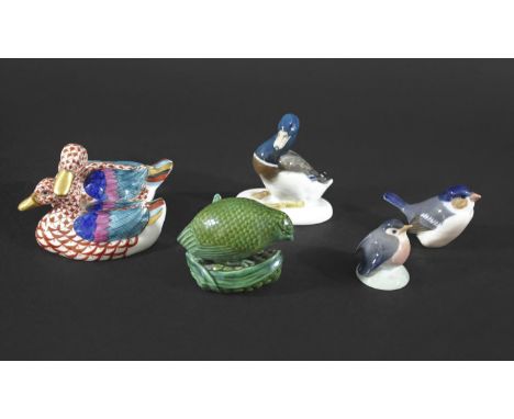 ROYAL WORCESTER QUAIL an unusual model of a quail on a nest, with a green glaze and model no 2623 (this dates to 1916), 5.5cm