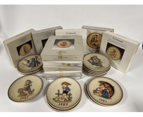 A collection of Hummel potter year plaques, ten boxed various years 1980-1992 and seventeen unboxed 1971-1987 some duplicated