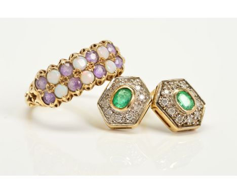 A 9CT GOLD OPAL AND AMETHYST RING, AND A PAIR OF 9CT GOLD EMERALD AND DIAMOND STUD EARRINGS, the ring designed as two rows of