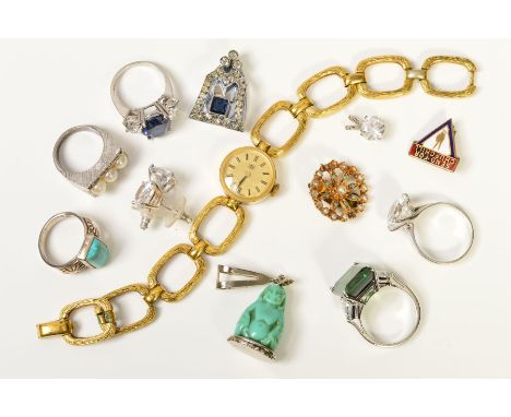 A SELECTION OF JEWELLERY, to include a synthetic sapphire and colourless paste (assessed as) ring, stamped 14k, weight 6.2 gr