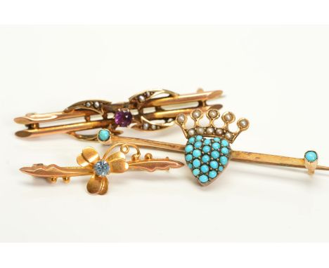 THREE EARLY 20TH CENTURY BAR GOLD GEM BROOCHES, the first a knife edge bar brooch with central turquoise set heart with split