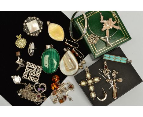 A SELECTION OF SILVER AND WHITE METAL JEWELLERY, to include an oval malachite pendant, a Mexican mother of pearl pendant, a p