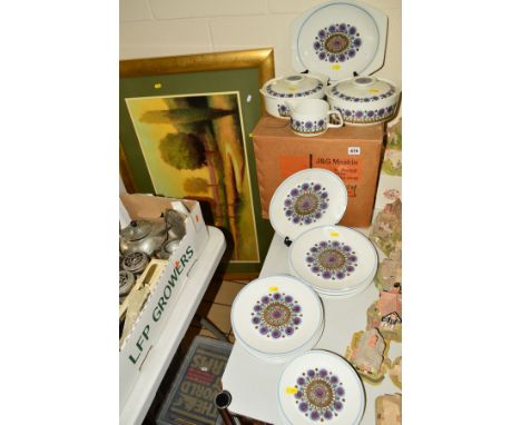 J AND G MEAKIN RONDO PATTERN DINNER WARES to include two tureens, dinner plates, side plates, cake plates, gravy boat and ser