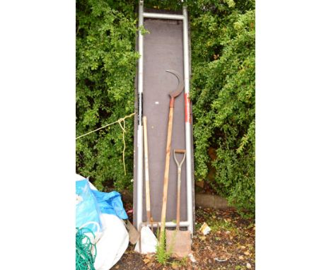 AN ALUMINIUM SCAFFOLDING PLATFORM, width 245cm and three various garden tools (4)
