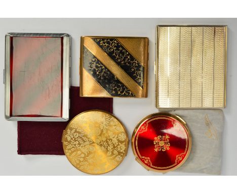 THREE VINTAGE COMPACTS AND TWO CIGARETTE CASES, to include a red circular Stratton, a square black enamel and engine turned S