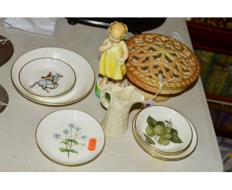 A SMALL GROUP OF ROYAL WORCESTER ORNAMENTS, to include Royal China Works Worcester blush ivory pot pourri pot, green backstam