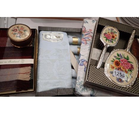 Vintage boxed textiles including a tartan scarf and an Irish Damask table linen set. P&amp;P Group 2 (£18+VAT for the first l