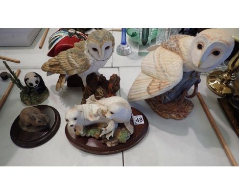 Franklin Mint bisque ceramic figurine, The Barn Owl, H: 25 cm, with further similar figures. Not available for in-house P&amp