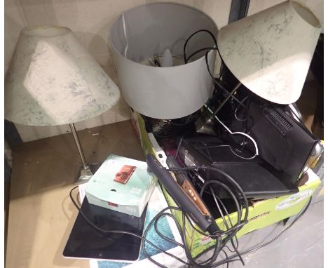 Mixed electricals including an iPad. All electrical items in this lot have been PAT tested for safety and have passed. This d