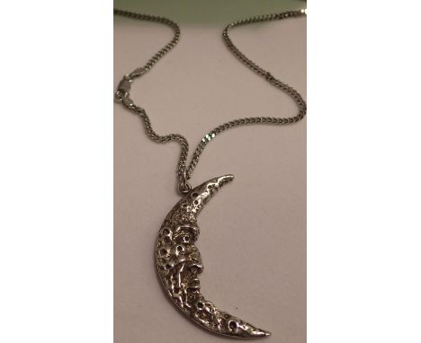 925 silver crescent moon pendant necklace, chain L: 50 cm, boxed. P&amp;P Group 1 (£14+VAT for the first lot and £1+VAT for s