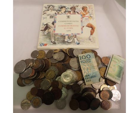 Collection of mixed UK and world coins including a Royal Mint Commonwealth Games 1986 uncirculated two pound coin. P&amp;P Gr