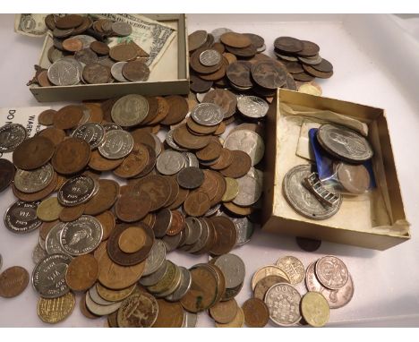 Quantity of mixed coins and collectables. P&amp;P Group 1 (£14+VAT for the first lot and £1+VAT for subsequent lots) 