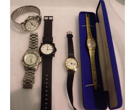 Box of mixed fashion wristwatches. P&amp;P Group 1 (£14+VAT for the first lot and £1+VAT for subsequent lots) 