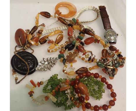 Quantity of costume jewellery and a watch. P&amp;P Group 1 (£14+VAT for the first lot and £1+VAT for subsequent lots) 
