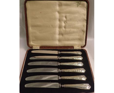 Set of six hallmarked silver handled butter knives, London assay. P&amp;P Group 1 (£14+VAT for the first lot and £1+VAT for s