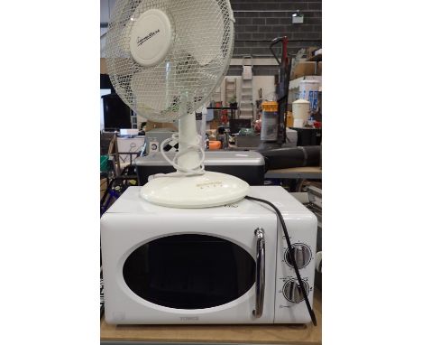 Tower 800w microwave, model T24017. All electrical items in this lot have been PAT tested for safety and have passed. This do