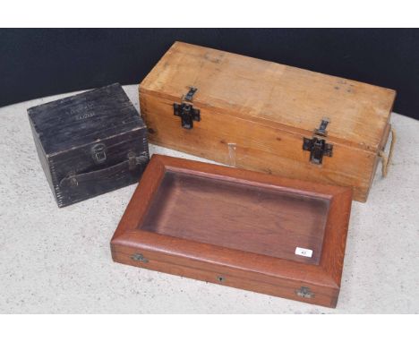 Oak moulded cushion display case, the hinged cover with bevelled glass enclosing and open interior, 21.5" wide, 13" deep, 3.2