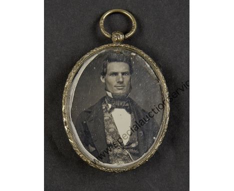 Daguerreotype Oval Lockets, gold-coloured metal, ninth-plate - young man, smartly dressed, with smaller image of girl on back