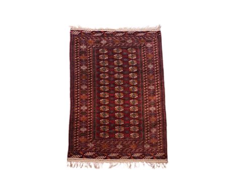 A VINTAGE TURKISH WOOL RUG (206 x 125CM)
Hand-knotted wool in maroon tones
Condition: For a condition report or further image