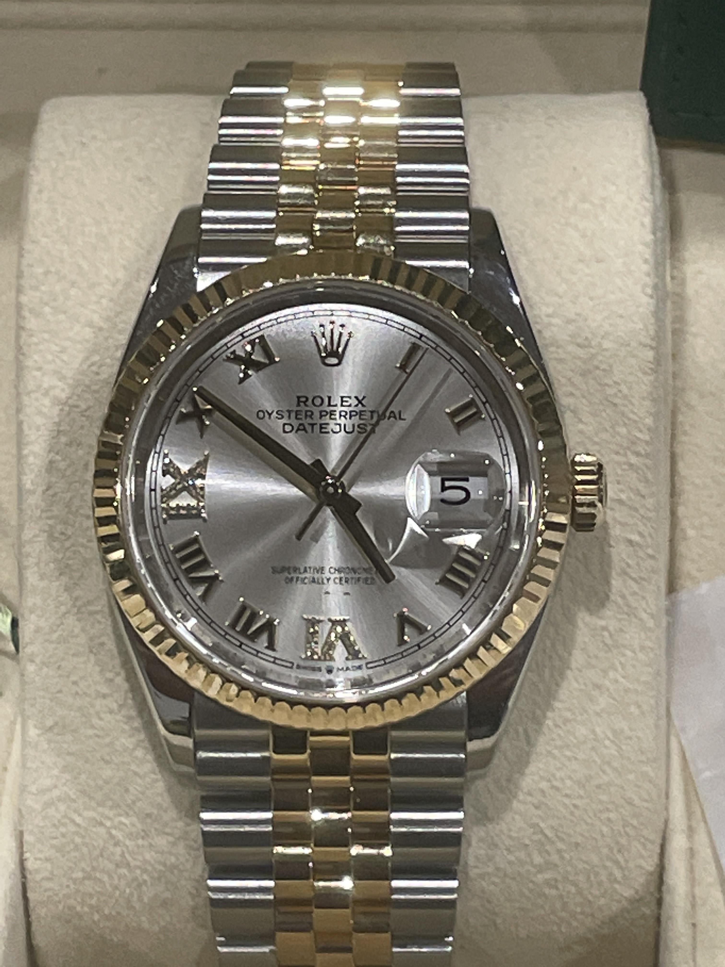Rolex DateJust 36mm - ref 126233 Silver dial with factory Diamonds at 6 and 9 O'clock