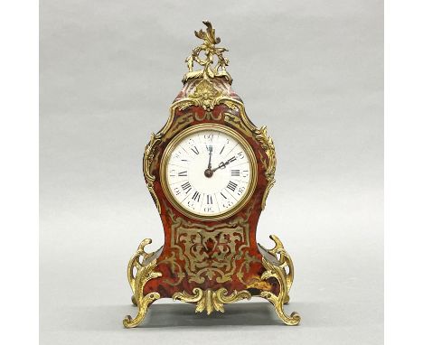 An early 20thC French Boulle mantel clock, H. 30cm.