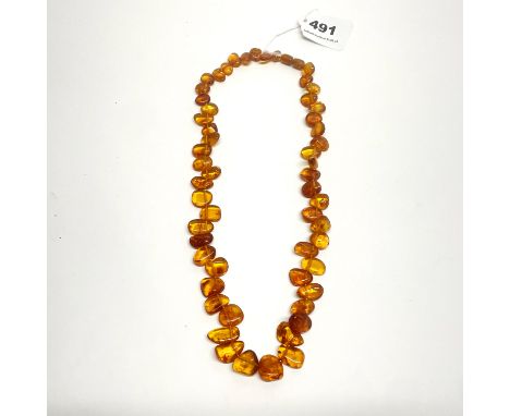 A vintage amber necklace, L. 60cm.