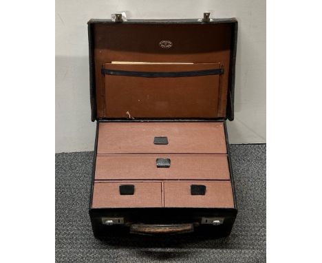 A vintage gentleman's travelling case fitted with drawers, 37 x 28 x 17cm.