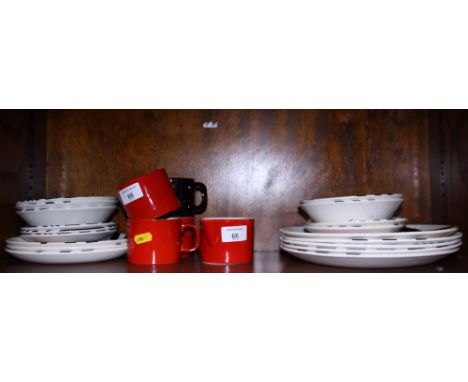 A Federated potteries part combination service, "Fireball" pattern, and six pieces of "Safari" pattern tableware, both design
