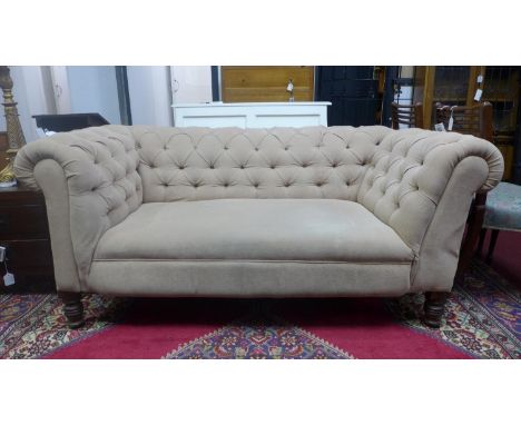 A Chesterfield sofa with button back upholstery, on turned legs, H.70 W.165 D.88cm 