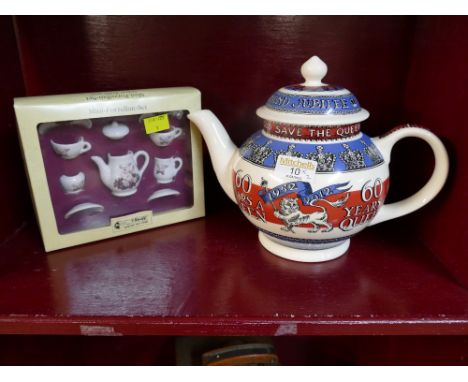 Emma Bridgewater teapot for Queens Diamond Jubilee and mini Steiff bear tea set