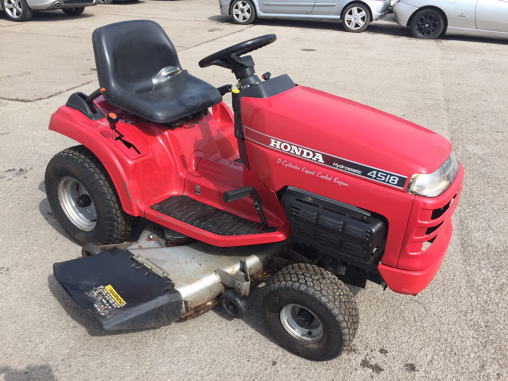 K - HONDA 4518 HYDRO-STATIC PETROL RIDE-ON LAWN MOWER 2 CYLINDER LIQUID ...