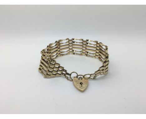 A boxed ladies 9ct gate bracelet weighing approximately 14g