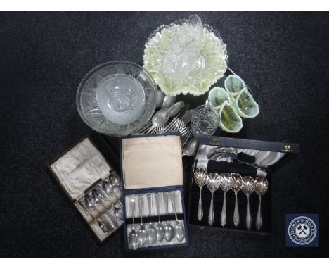 A tray of assorted glass ware, vaseline glass bowls, boxed and unboxed table cutlery 