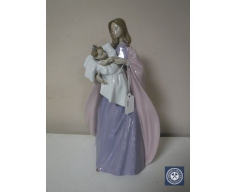 A Nao figure of a mother with child, height 33cm